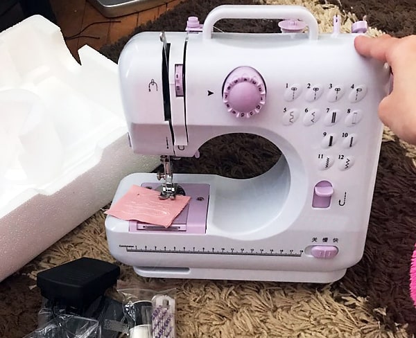 Швейна машинка 12в1